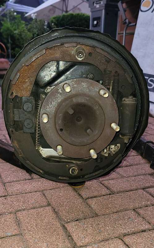 Nissan NP300 Diff & A Set Of Leaf Springs (4300-QKHD8G).  DIFF RATIO:  4.875