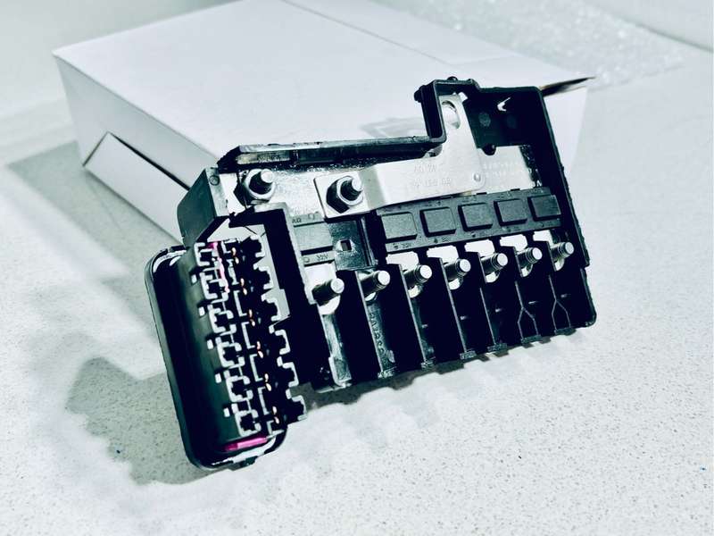 Polo Vivo/9n3/9n Battery Safety Box