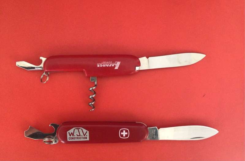 2 Pocket Knives