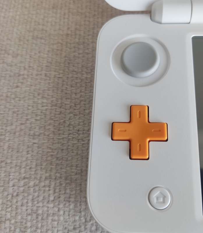`New` Nintendo 2ds xl Console with original charger +box