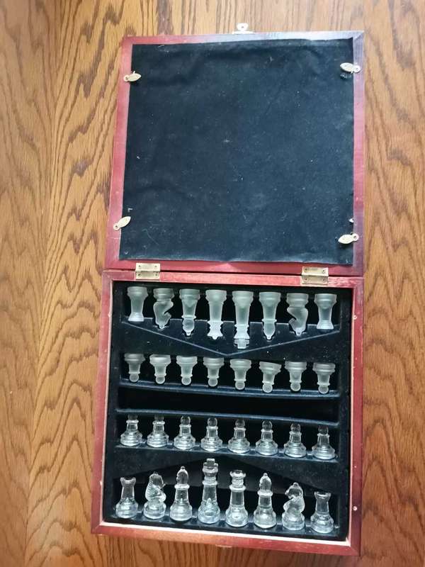 CHESS set Glass in wooden box with mirror finish board