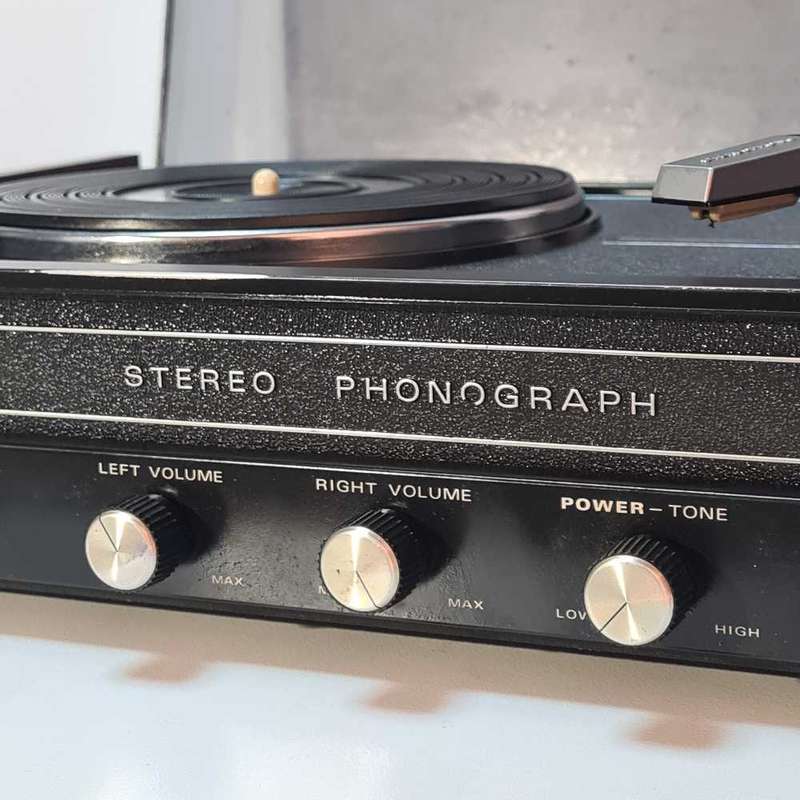 Working Vintage SANYO stereo phonograph