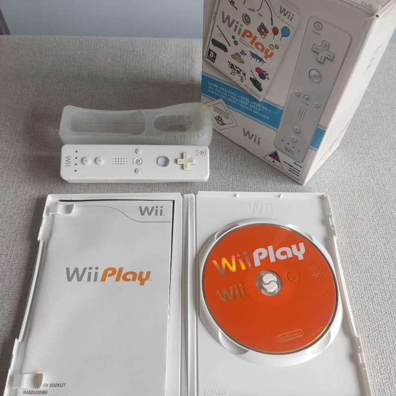 Wii Play game Nintendo Wii  Play plus controller