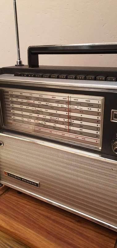 Rare 1969 National Panasonic model RF 5000 am/fm world radio in Working condition !!