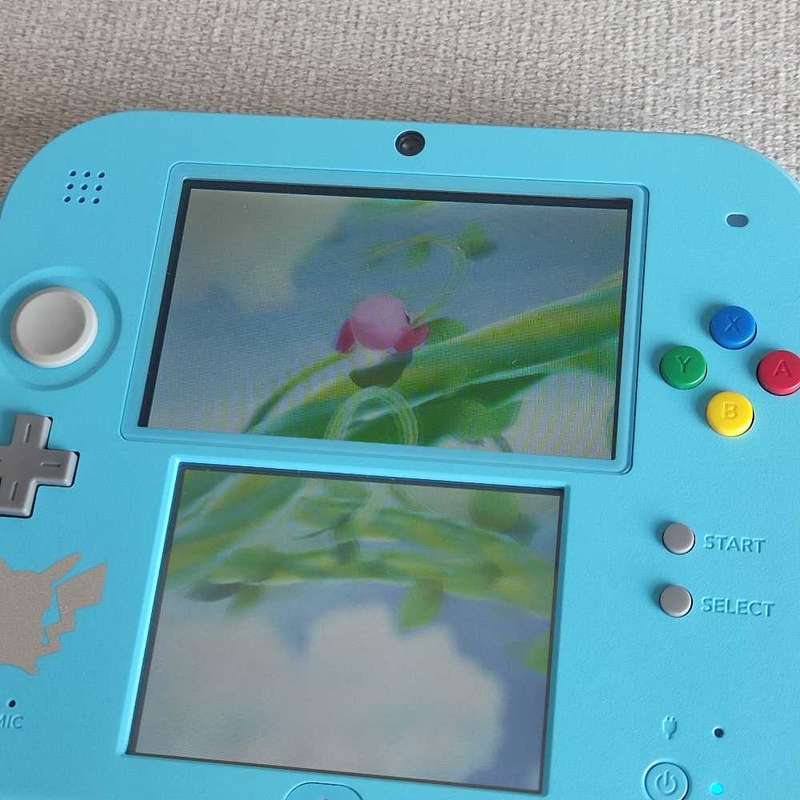 Nintendo 2ds Pokémon Sun and Moon edition console +original charger