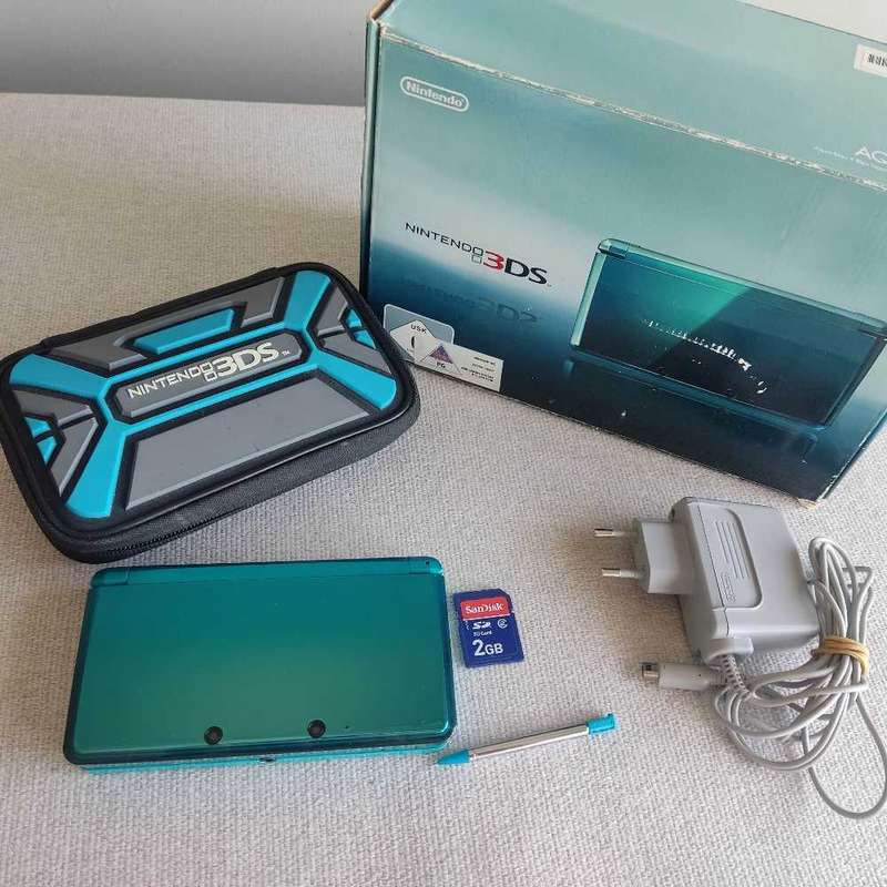 Nintendo 3DS Console with original charger