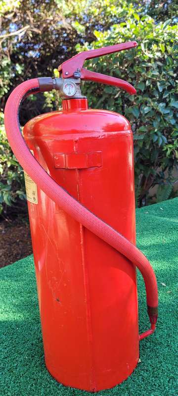 9Kg (Full) Fire Extinguisher (Next Service: 09.08)