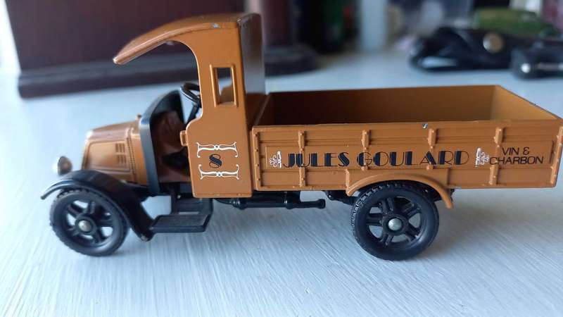 Corgi 1926 Renault truck