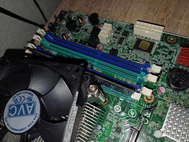 Motherboard from Lenovo ThinkCenter M92p desktop  CPU AND RAM IS INCLUDED