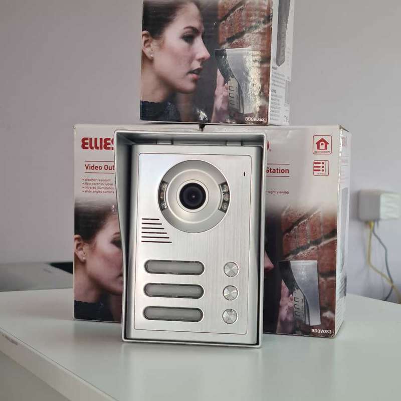 Video Outdoor camera station. (your bid amount x 3)