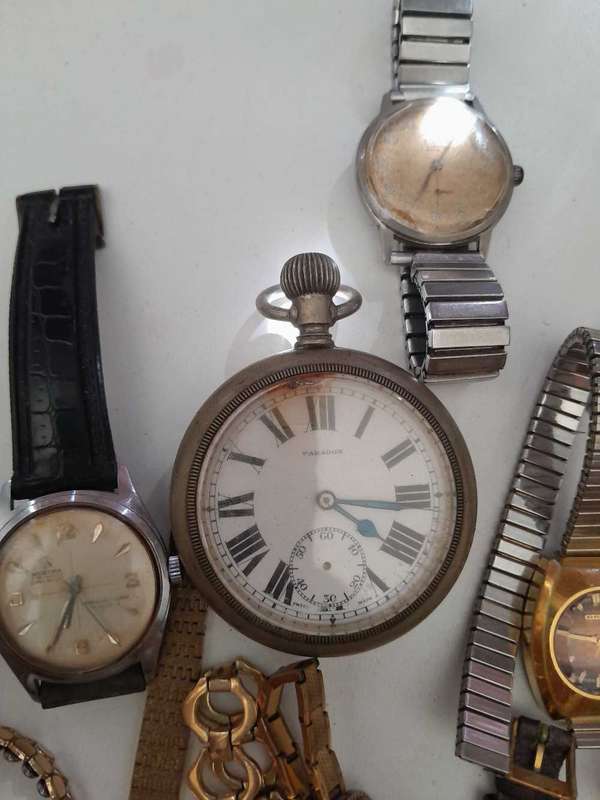 Mix bunch of wind up watches
