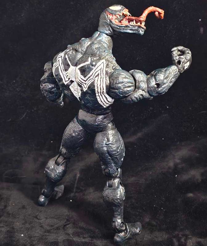 ToyBiz Marvel Spider-Man Classics Venom
