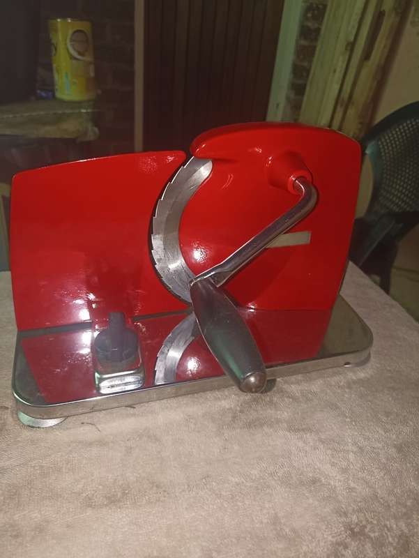 Pineware renovated vintage bread slicer