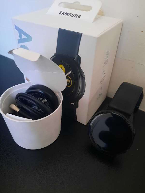 Samsung Galaxy Active Watch in EXCELLENT condition (SM R500)