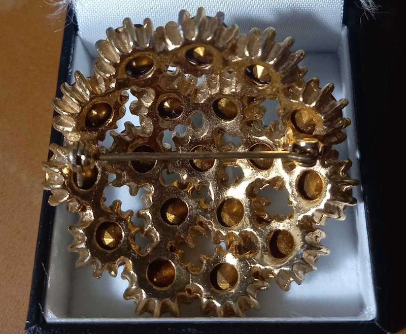 Vintage Stunning Large Brooch with Emerald Green Glass Rhinestones