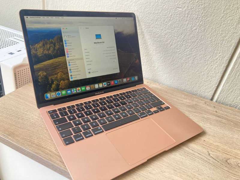 2020 Apple macbook Air 13-inch Retina Display Rose Gold i3 8GB RAM 256GB SSD Storage