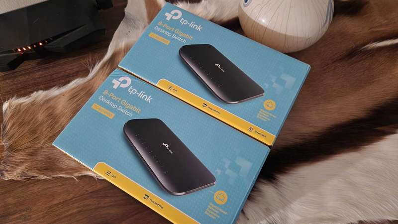 TP Link 8 Port Gigabite desktop switch