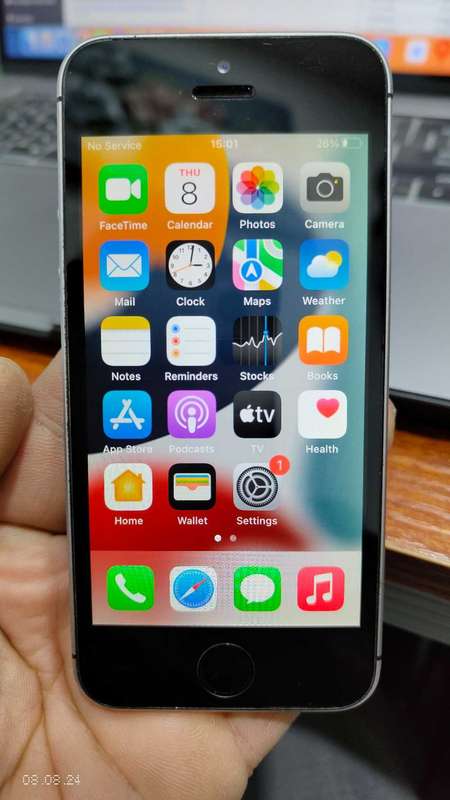 Apple iPhone SE 1st gen 32GB space grey (pre owned)