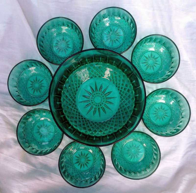 Vintage retro Arcoroc emerald green bowls set of 9