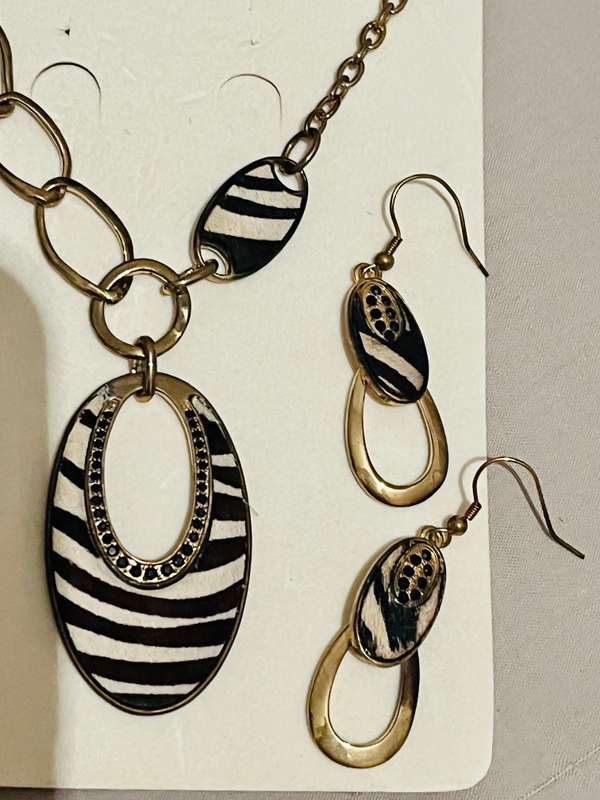 Jewellery set black and white animal print set