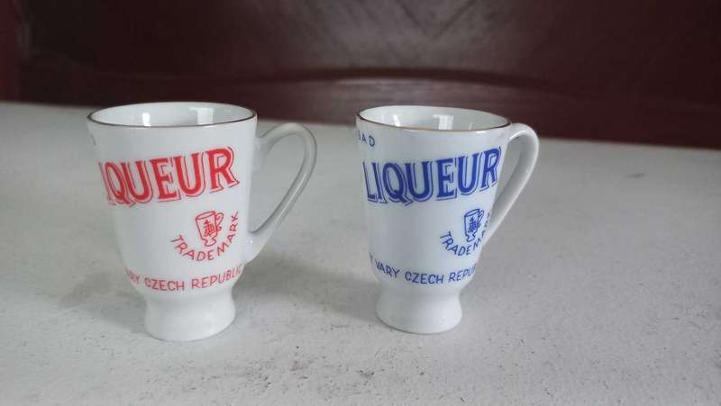 Vintage Carlsbad Becher's small red and blue Liqueur cups glasses