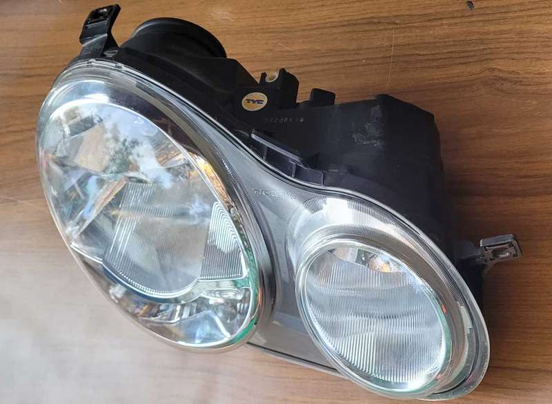 VW Polo Right Head Light (PRACTICALLY UNUSED)
