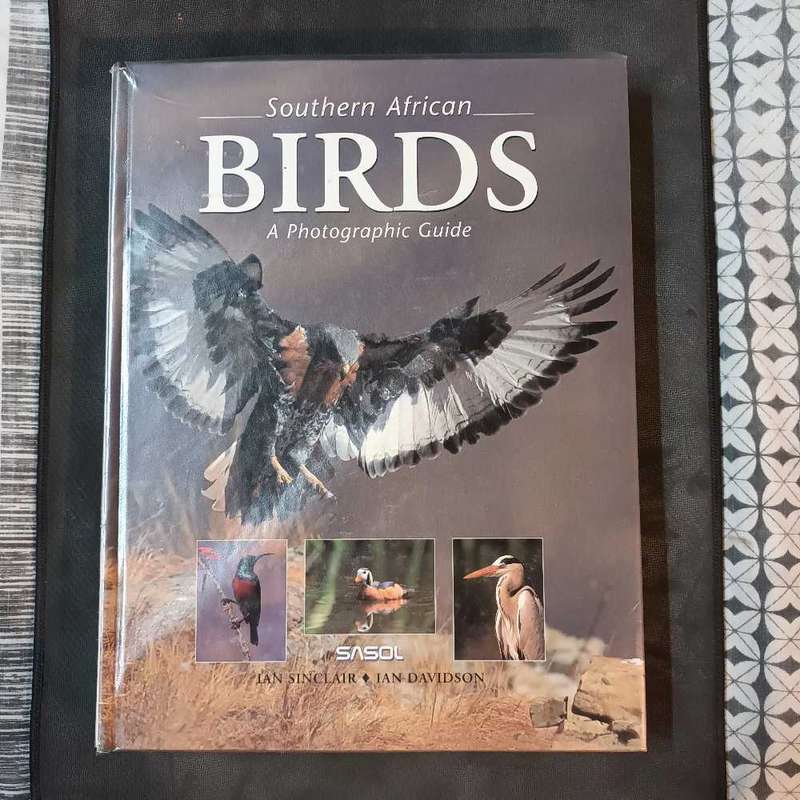 Southern African Birds. Ian Sinclair and Ian Davidson