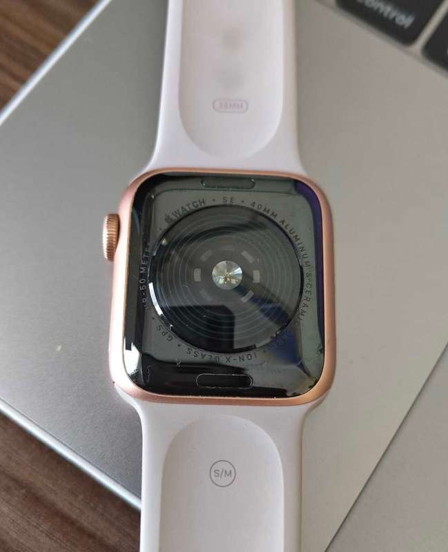 Apple Watch Series SE 40mm Gold ( Pre Owned)