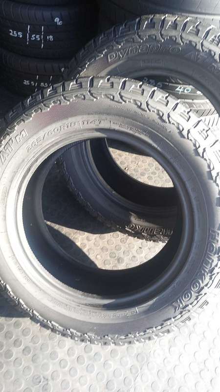 265/60/18 Hankook Dinapro. Still looking good
