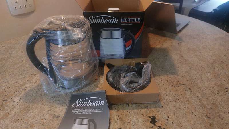 Sunbeam 1.7L Ribbed Glass Kettle SGK-2200RA