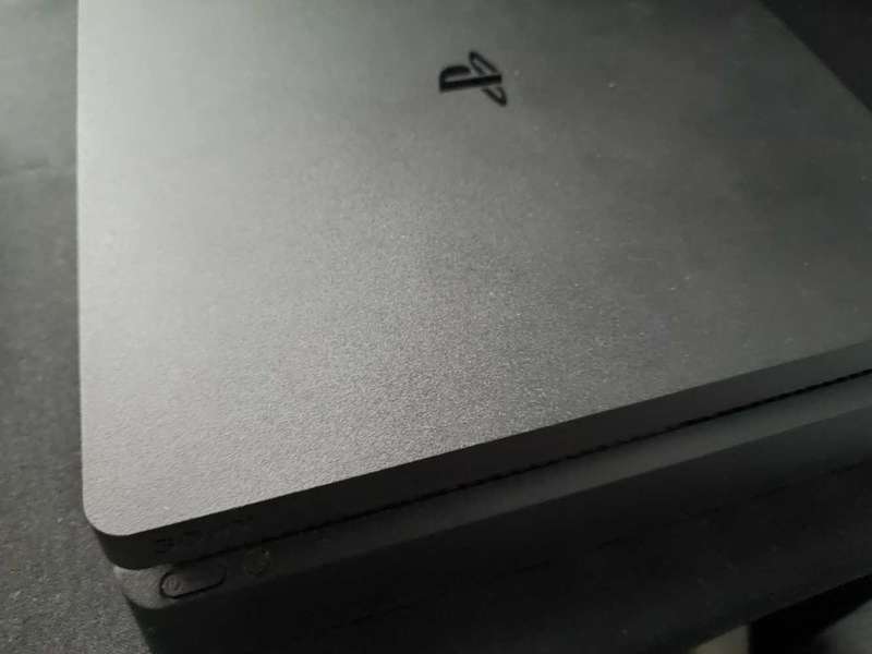 Ps4 slim with spiderman