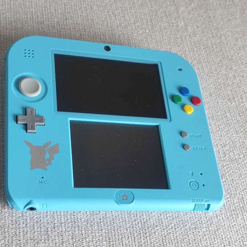 Nintendo 2ds Pokémon Sun and Moon edition console +original charger