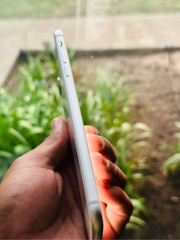 Apple iPhone 8 Plus 64GB Silver - Excellent Condition