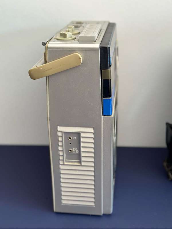 Vintage Boombox SILVER Model No. RT425