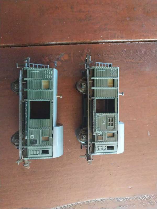 2 Fleischmann end coaches
