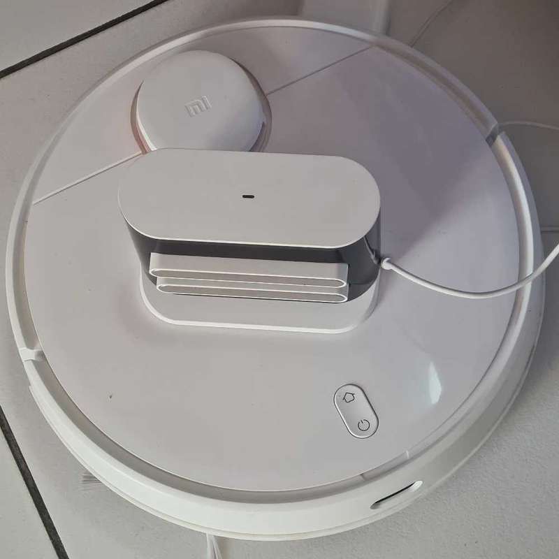 Mi Robot vacuum mop P (working, replace battery)