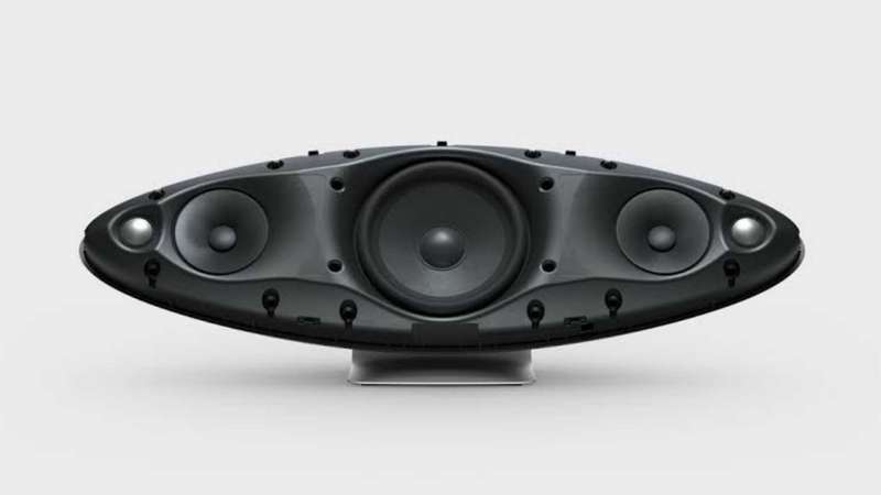 B&W Zeppelin (turns on. read details)