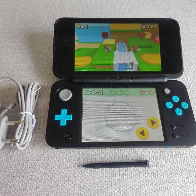 `New` Nintendo 2ds xl console with original charger