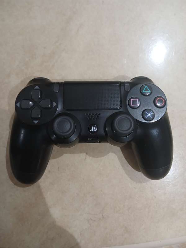 PS4 CONTROLLER