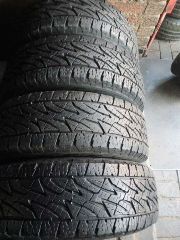 255/70/16 Firestone AT Grip. 75% thread life
