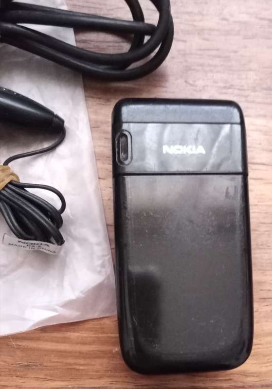 Vintage Nokia 6085 Cell Phone.