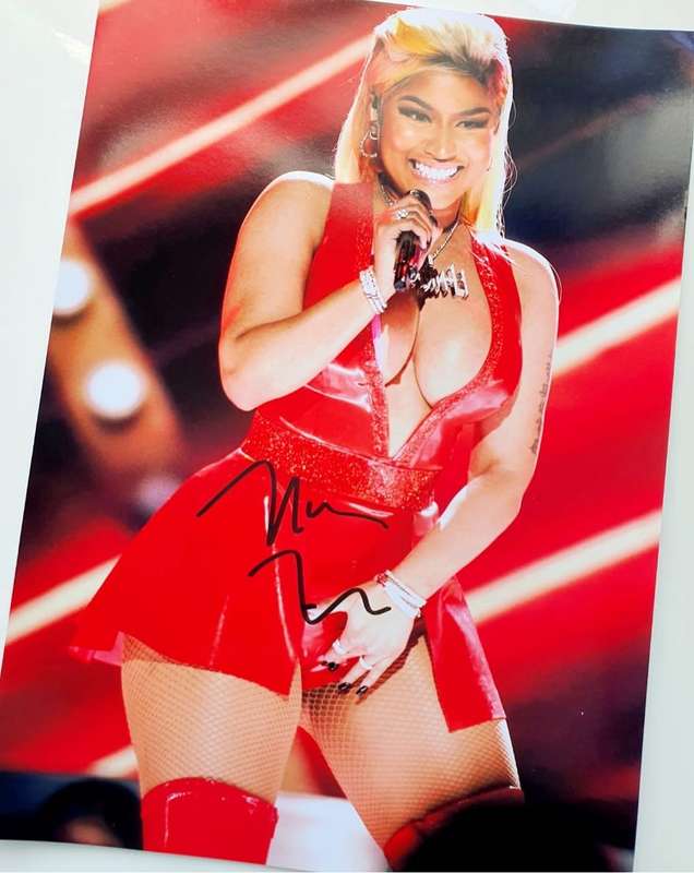 AUTHENTIC AUTOGRAPH BY NICKI MINAJ - WITHOUT COA