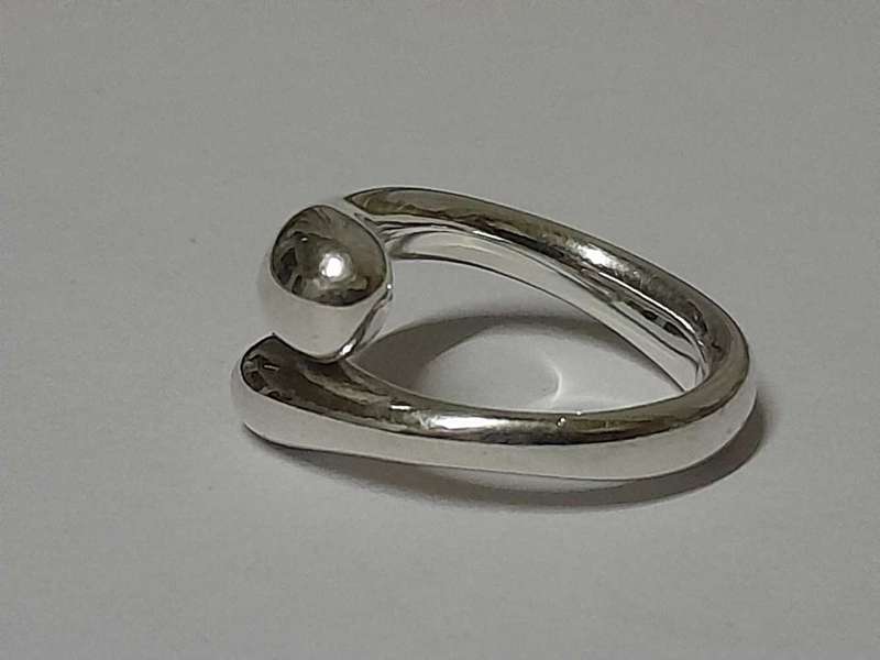 Tiffany & CO, 925 Silver Teardrop Ring.