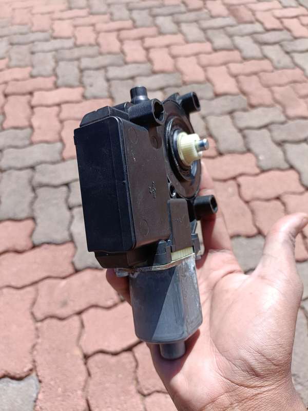 Volkswagen Polo 6 Right side window motor and module 6R0959802 AT