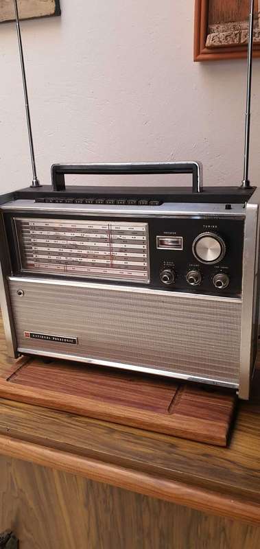 Rare 1969 National Panasonic model RF 5000 am/fm world radio in Working condition !!