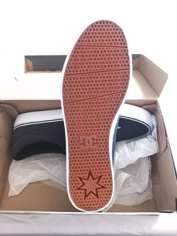 New DC Shoes size 12 Trase TX