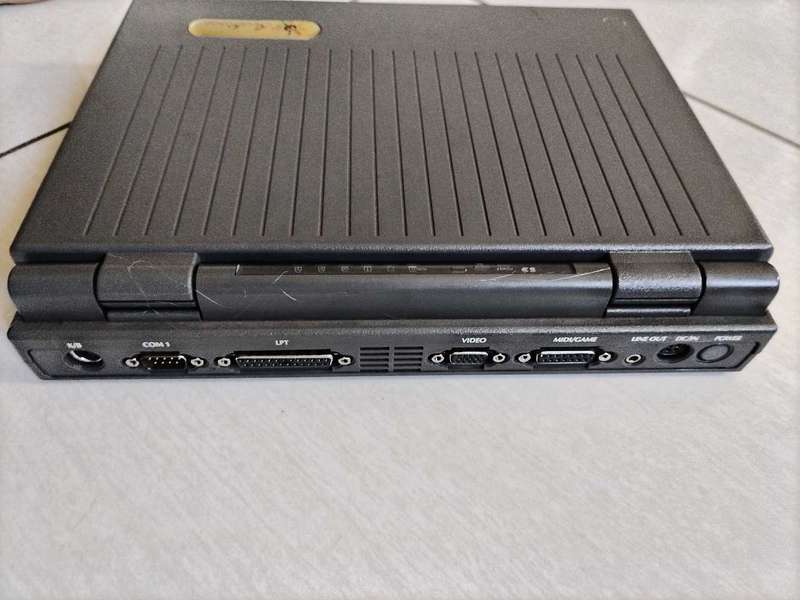 Innovace hyperbook 300 486 vintage/retro laptop RARE