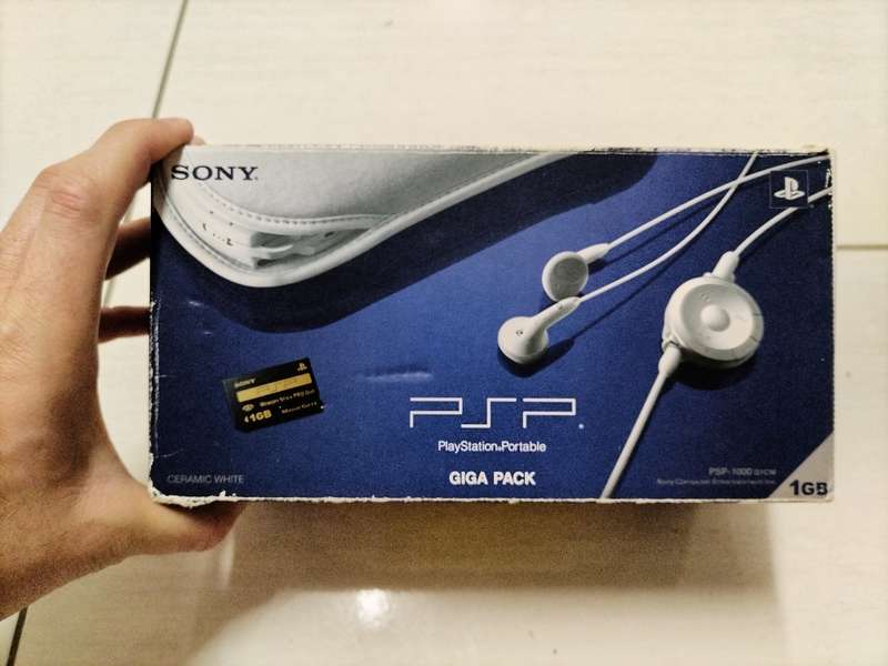 Sony Psp 1000 GIGA PACK Ceramic white Rare