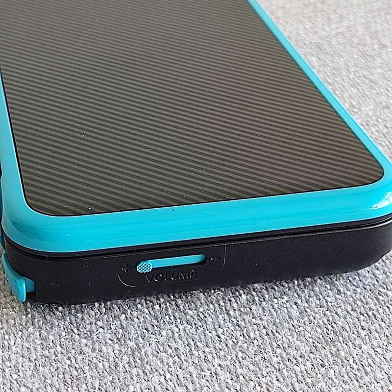 `New` Nintendo 2ds xl console with original stylus and charger