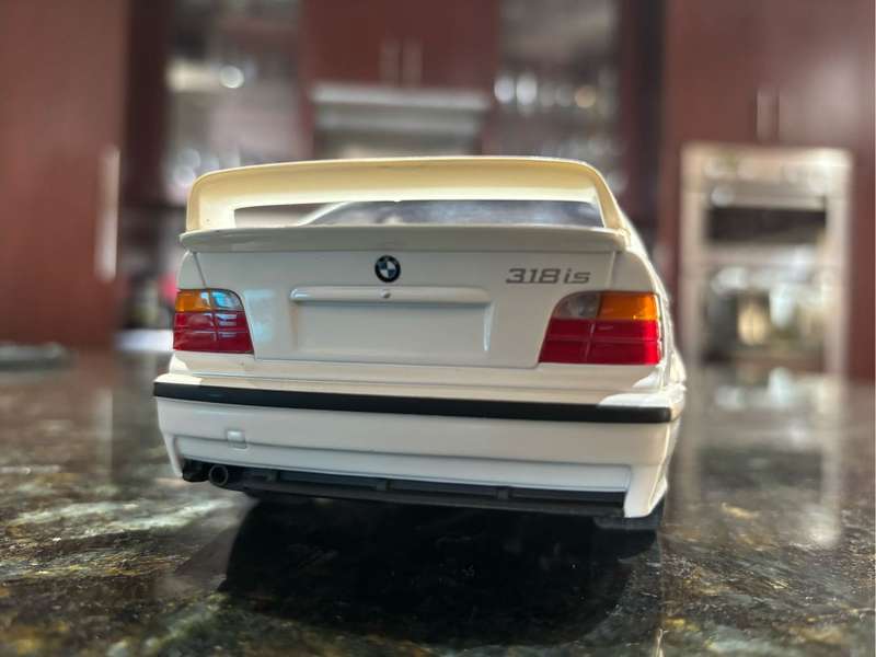 BMW 1/18 E36 318is White (UT Models)